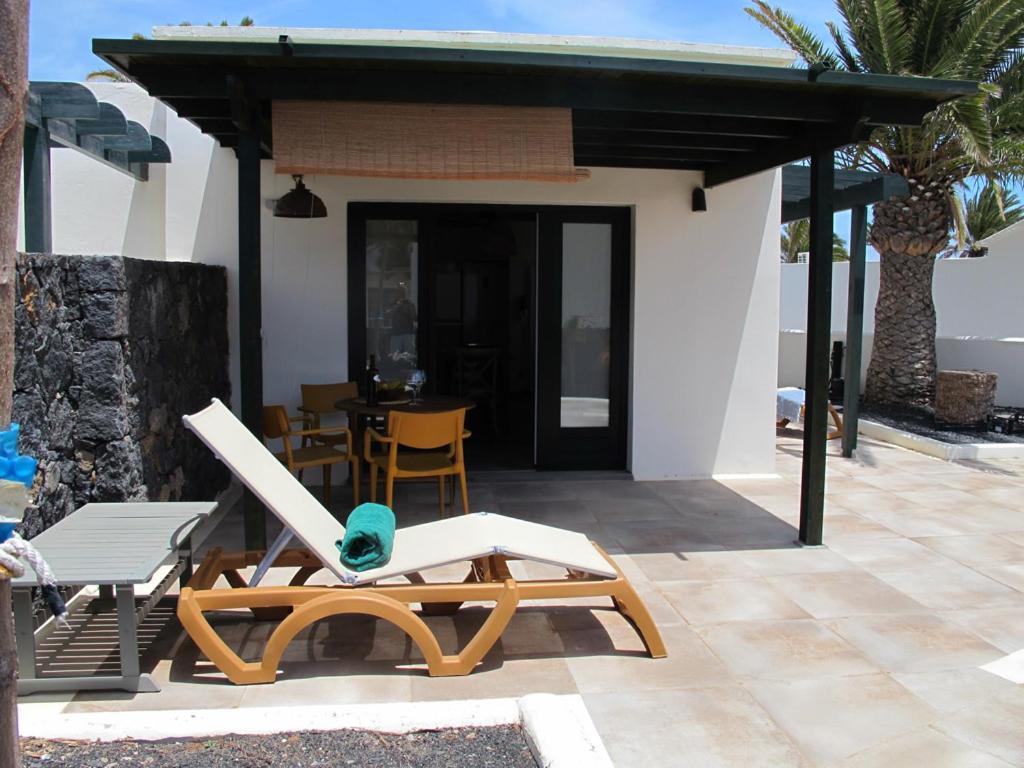 Bungalow Goa Pool View, Playa Roca Residence Sea Front Access - Free Ac - Wifi Costa Teguise Exterior foto