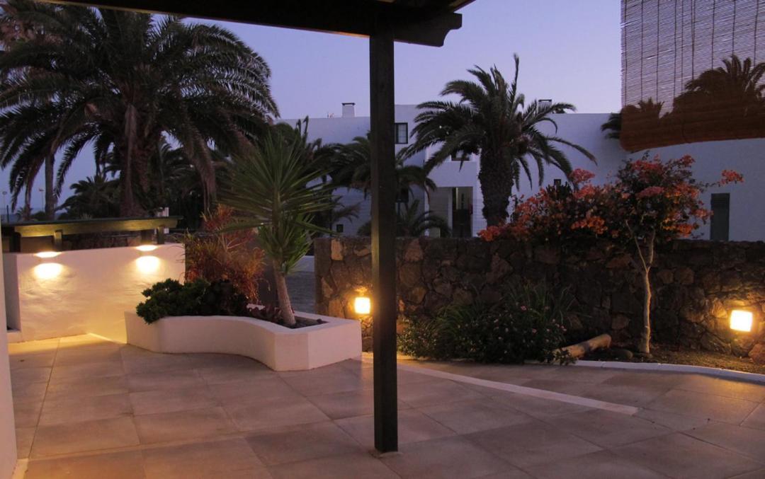 Bungalow Goa Pool View, Playa Roca Residence Sea Front Access - Free Ac - Wifi Costa Teguise Exterior foto