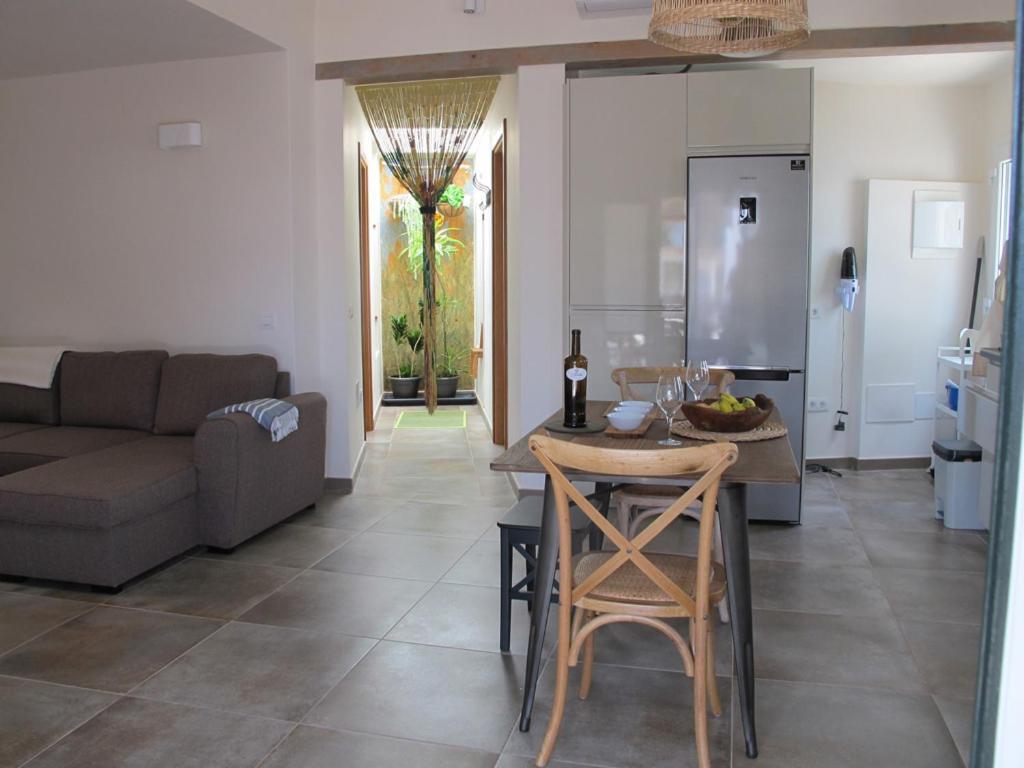 Bungalow Goa Pool View, Playa Roca Residence Sea Front Access - Free Ac - Wifi Costa Teguise Exterior foto