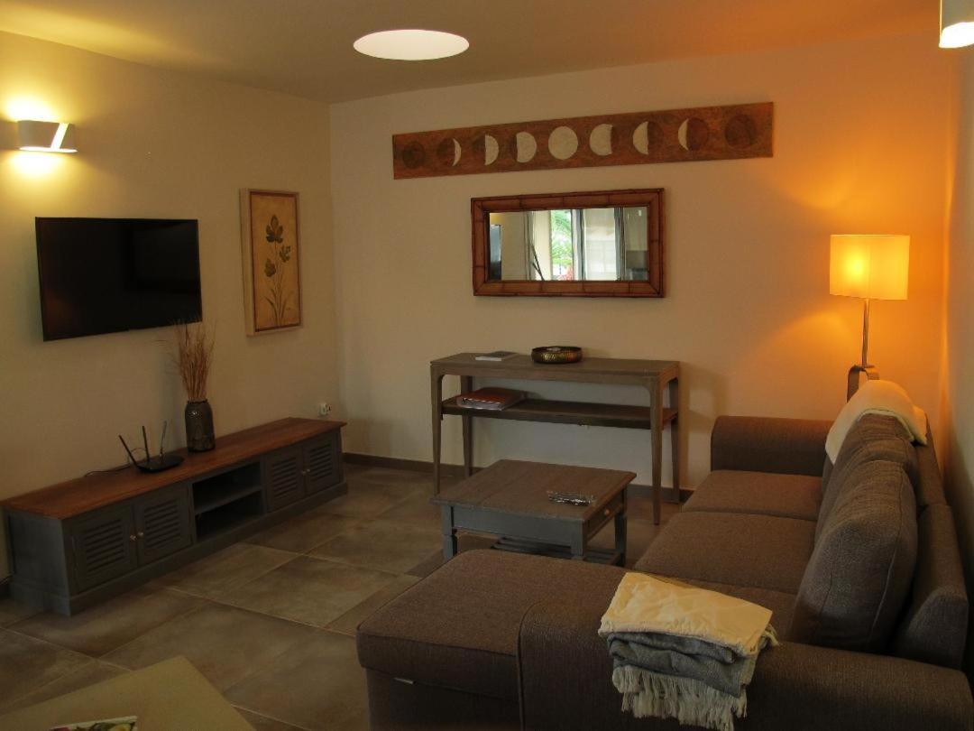 Bungalow Goa Pool View, Playa Roca Residence Sea Front Access - Free Ac - Wifi Costa Teguise Exterior foto